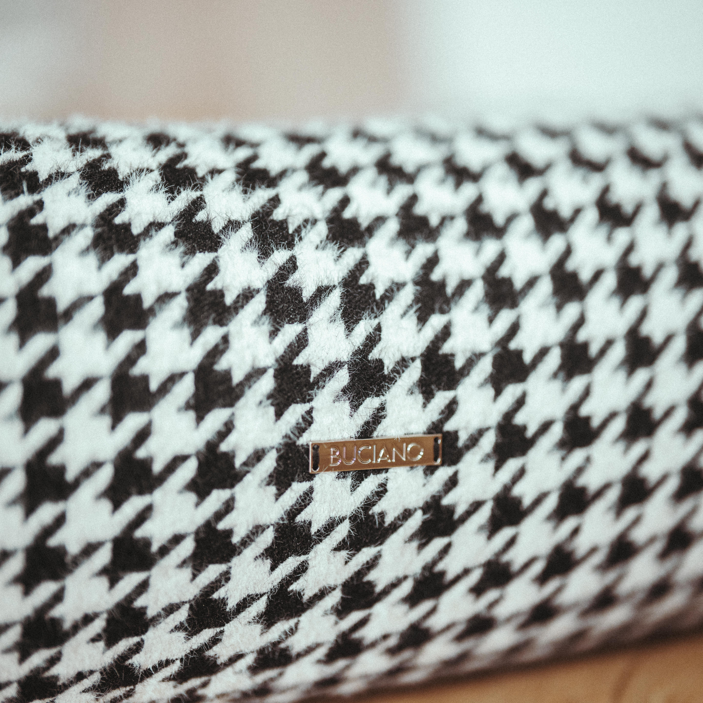 Detailaufnahme Hundebett Coco – Stoffstruktur im ikonischen Hahnentritt